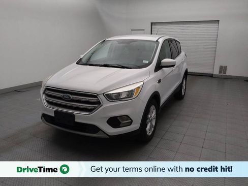 Used 2017 Ford Escape SE w/ SE Cold Weather Package FWD image 1