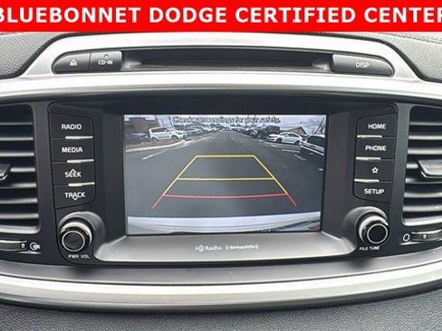 Used 2019 Kia Sorento LX w/ LX Convenience Package image 19