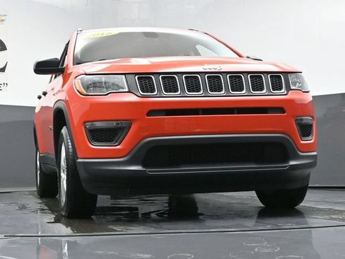 Used 2018 Jeep Compass Sport w/ Cold Weather Group AWD/4WD image 3