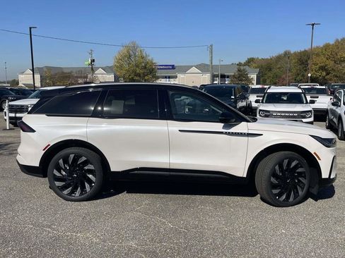 New 2026 Lincoln Nautilus Reserve image 2