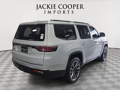 Used 2022 Jeep Wagoneer Series III w/ Premium Group I AWD/4WD image 5
