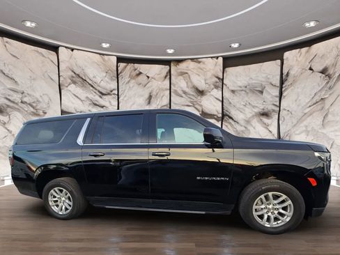 Used 2024 Chevrolet Suburban LT image 4