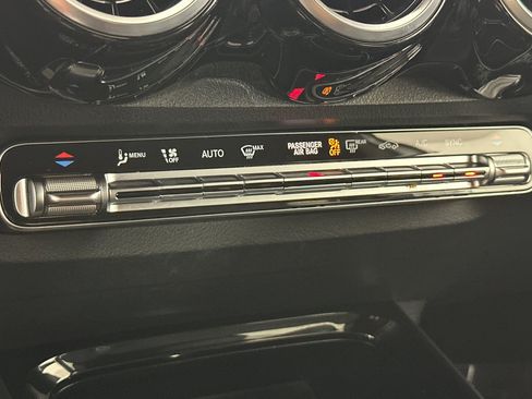 Used 2022 Mercedes-Benz GLB 250 image 19