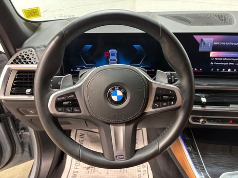 Used 2025 BMW X5 xDrive40i w/ M Sport Package AWD/4WD image 19
