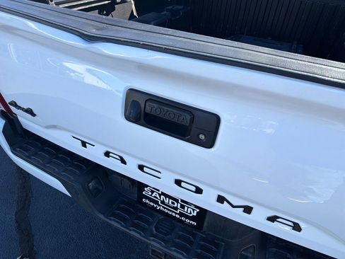 Used 2016 Toyota Tacoma SR5 image 43