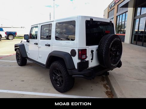 Used 2013 Jeep Wrangler Unlimited Sahara image 6