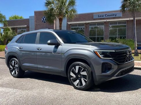 Used 2024 Volkswagen Atlas Cross Sport SE w/ Black Wheel Package FWD image 1