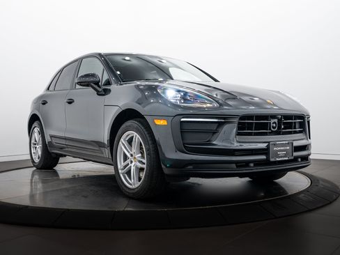 Certified 2026 Porsche Macan AWD/4WD image 9