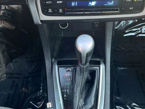 Used 2017 Toyota Corolla LE w/ LE Premium Package w/Moonroof image 20