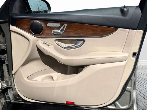 Used 2021 Mercedes-Benz GLC 300 4MATIC image 27