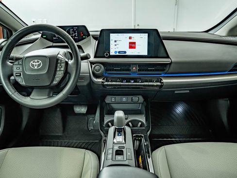Used 2024 Toyota Prius XLE FWD image 31