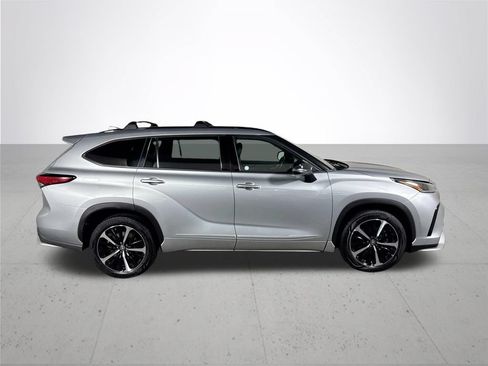 Used 2021 Toyota Highlander XSE AWD/4WD image 5