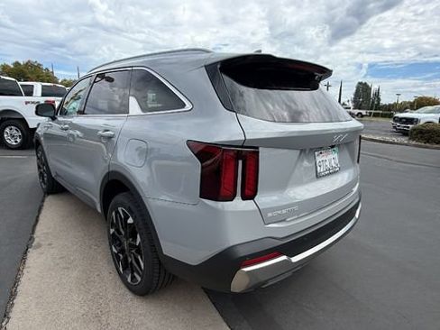 Used 2025 Kia Sorento EX w/ Panoramic Sunroof Package AWD/4WD image 6