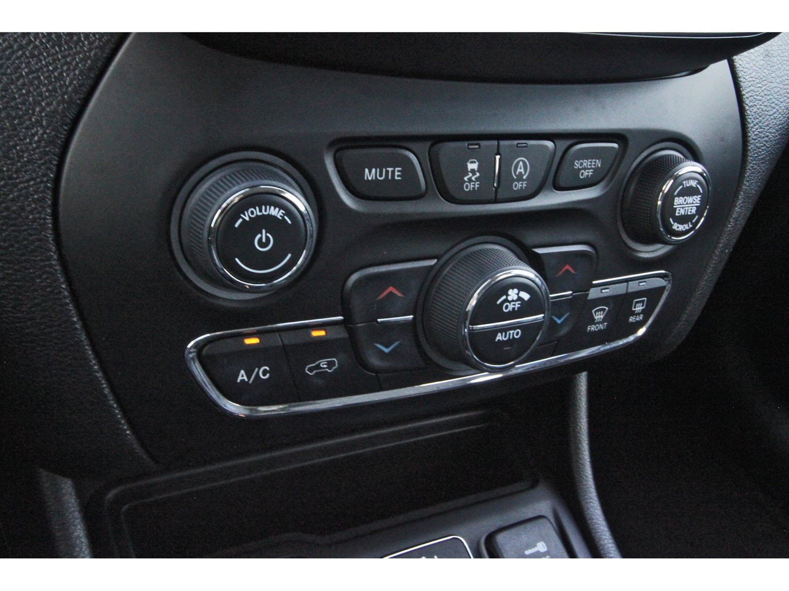 Used 2022 Jeep Cherokee Latitude Lux FWD image 28