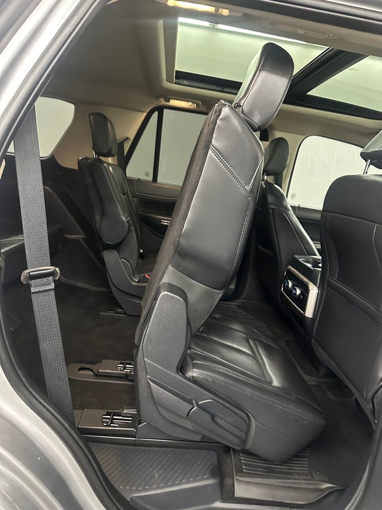 Used 2022 Ford Expedition XLT AWD/4WD image 33