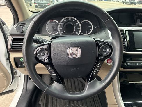 Used 2017 Honda Accord Touring image 13