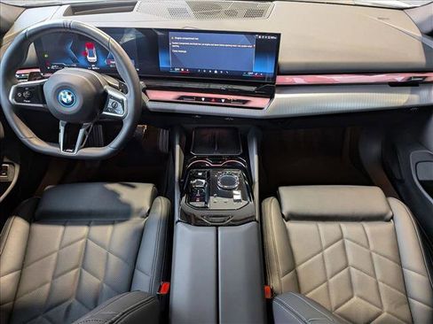 Used 2026 BMW 550e xDrive w/ Executive Package AWD/4WD image 18