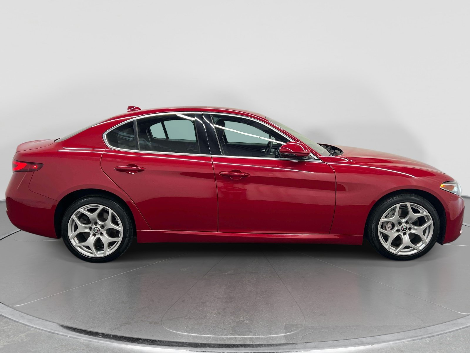 Used 2020 Alfa Romeo Giulia Ti AWD/4WD image 5