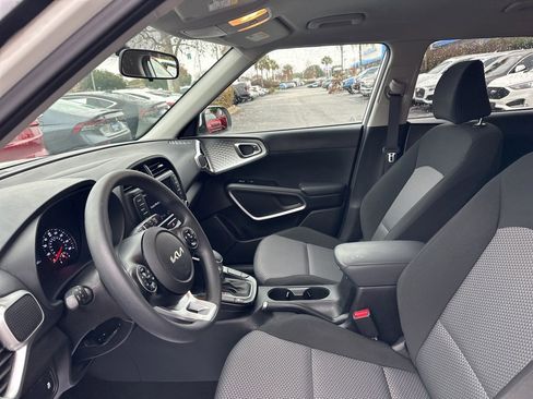 Used 2022 Kia Soul LX image 17
