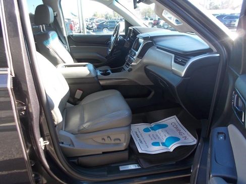 Used 2018 Chevrolet Suburban LT image 11