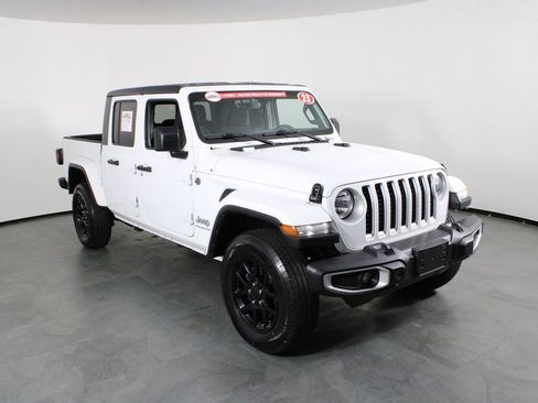 Used 2023 Jeep Gladiator Overland image 13