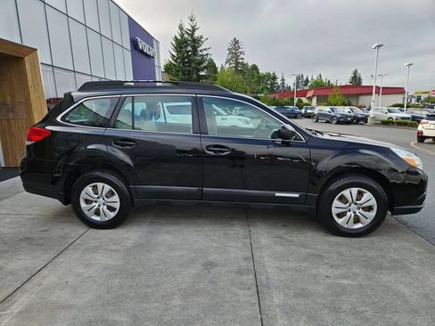 Used 2010 Subaru Outback 2.5i AWD/4WD image 4