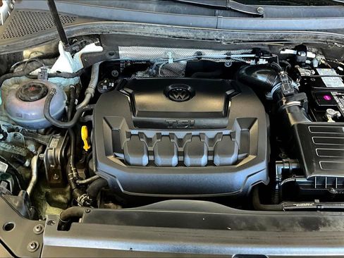 Used 2018 Volkswagen Tiguan SE w/ Panoramic Sunroof Package image 30