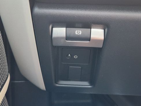 Certified 2022 Land Rover Defender 110 SE AWD/4WD image 22