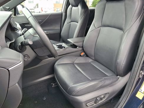 Used 2023 Toyota Venza XLE AWD/4WD image 13