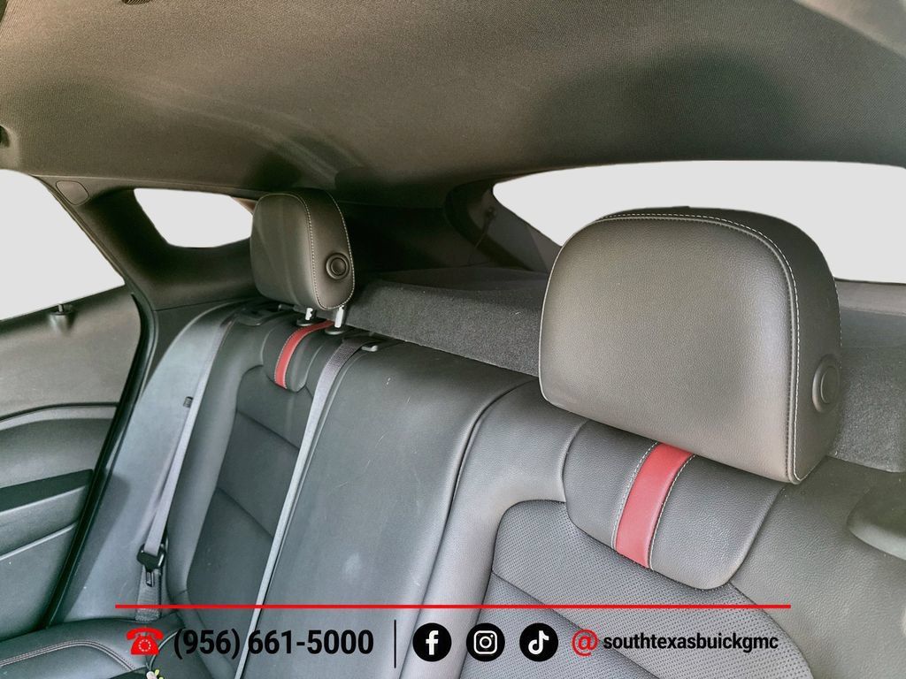 Used 2025 Chevrolet Trax RS w/ Sunroof Package FWD image 23