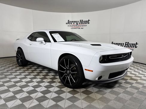Used 2023 Dodge Challenger SXT RWD image 3