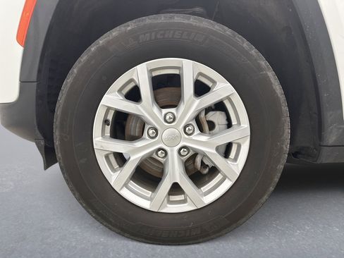 Used 2023 Jeep Grand Cherokee Limited image 24