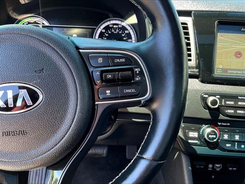 Used 2018 Kia Niro Touring FWD image 12