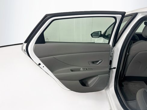 Used 2025 Hyundai Elantra SEL FWD image 27