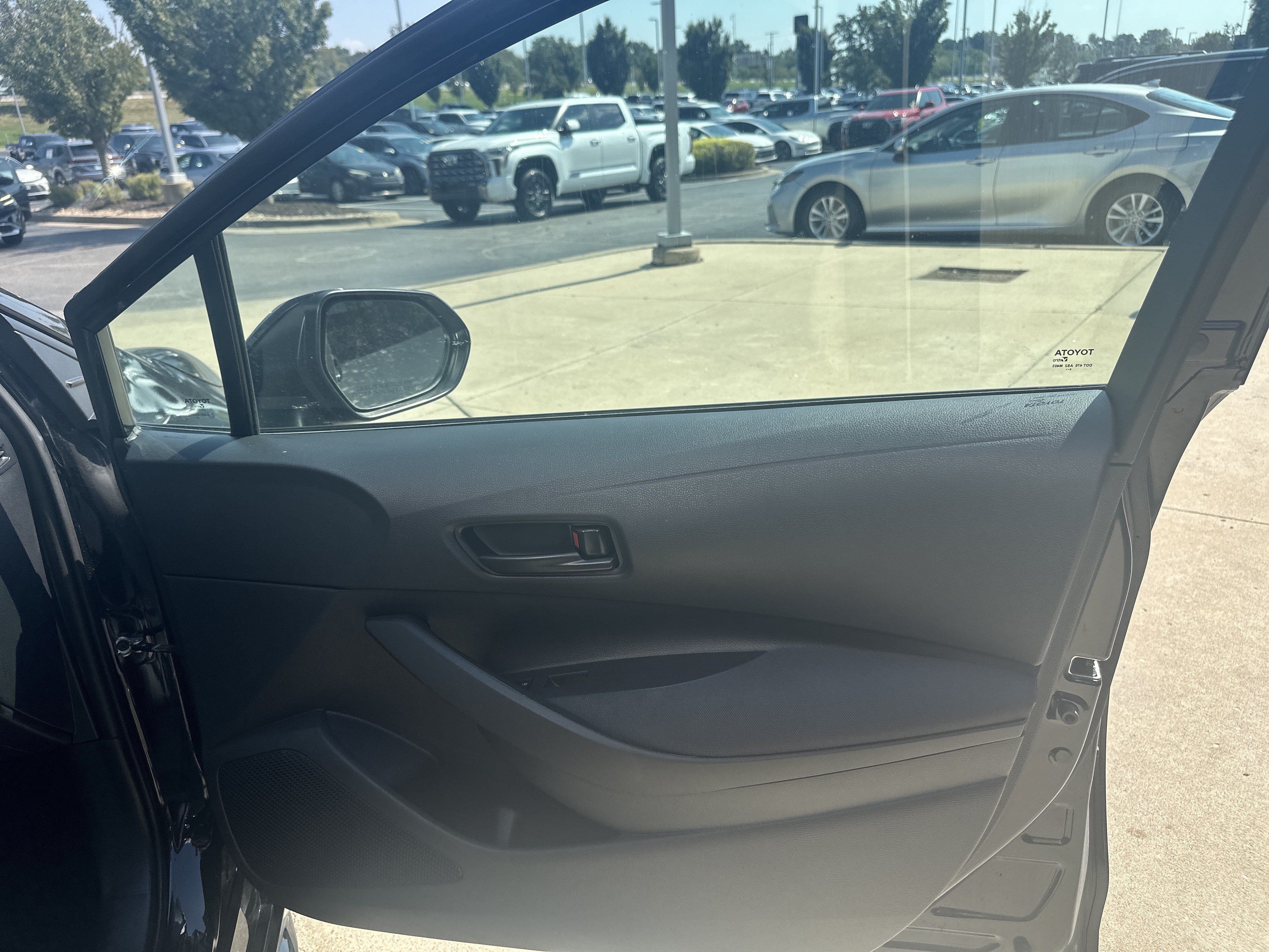 Used 2025 Toyota Corolla LE FWD image 29