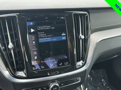 Used 2022 Volvo S60 B5 R-Design image 28