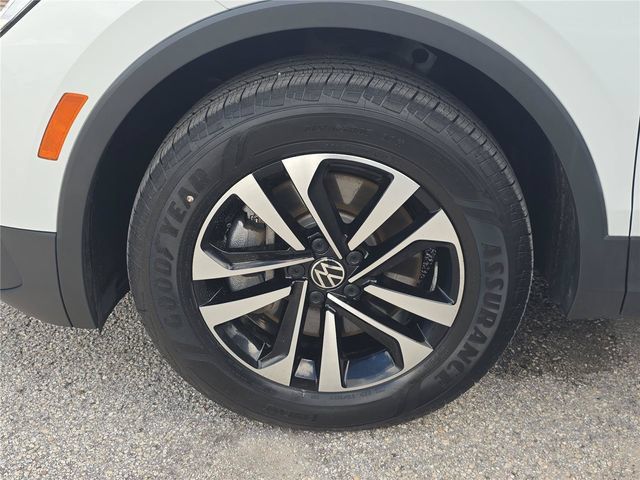 Used 2024 Volkswagen Tiguan S AWD/4WD image 8