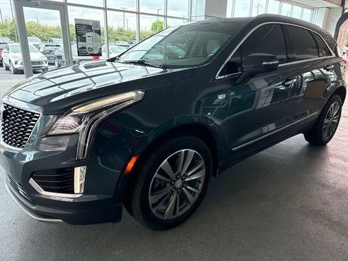 Used 2021 Cadillac XT5 Premium Luxury FWD image 3