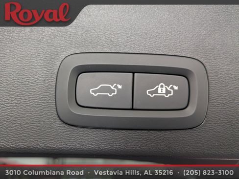 Certified 2024 Volvo XC40 B5 Plus image 13