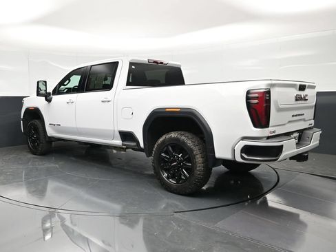 Used 2025 GMC Sierra 2500 AT4 AWD/4WD image 3