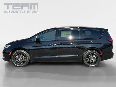 New 2026 Chrysler Pacifica Select w/ S Appearance Package