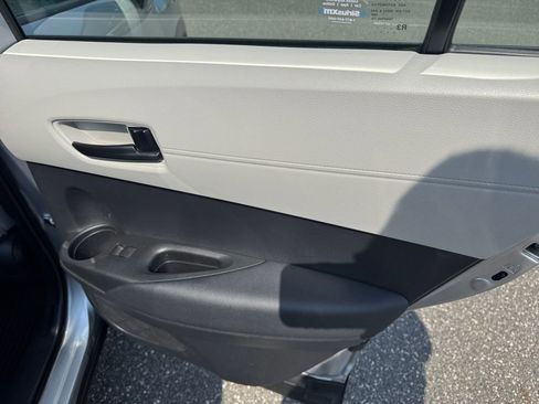 Used 2023 Toyota Corolla Cross L image 18