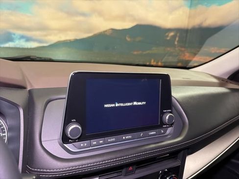 Used 2023 Nissan Rogue SV FWD image 27