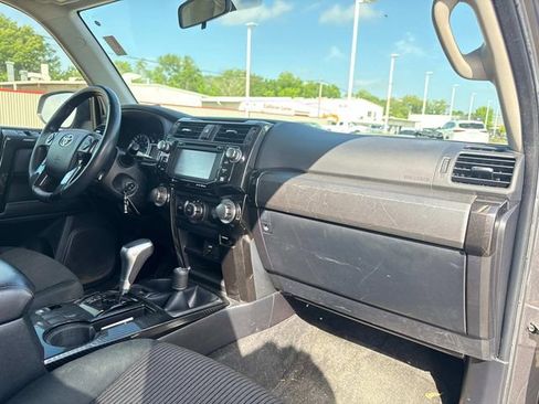 Used 2018 Toyota 4Runner TRD Off-Road AWD/4WD image 19