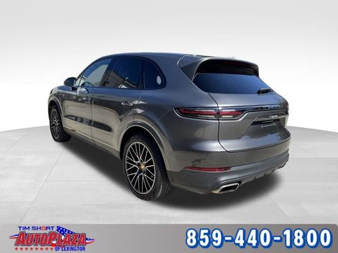 Used 2023 Porsche Cayenne w/ Premium Package AWD/4WD image 2