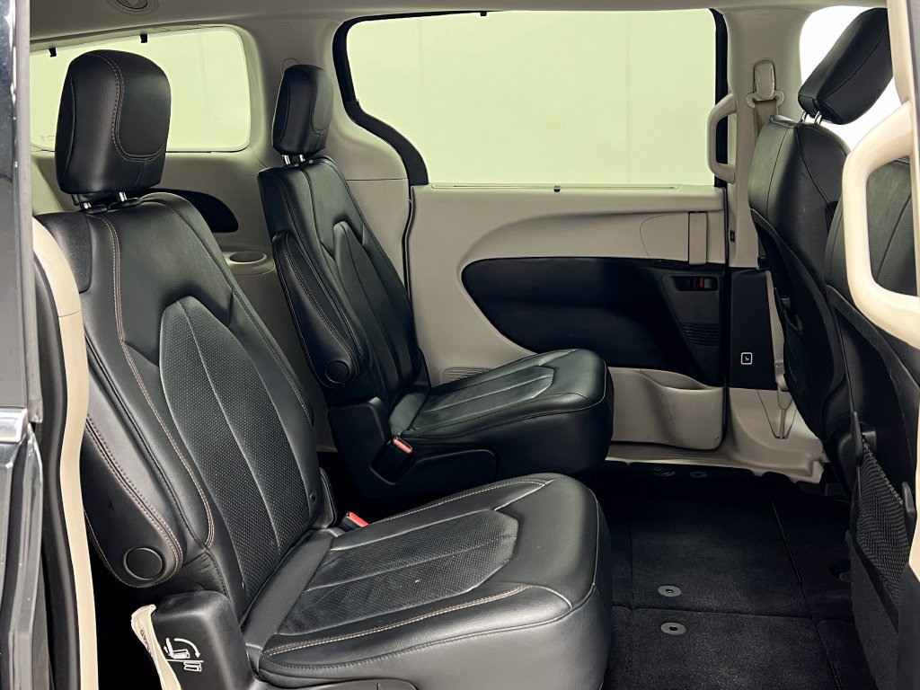 Used 2019 Chrysler Pacifica Touring-L FWD image 35