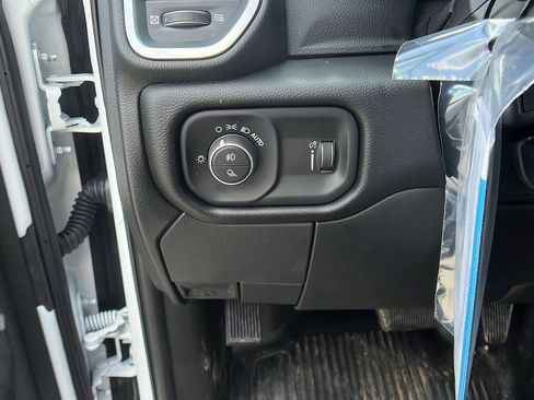 New 2025 RAM 5500 4x4 Regular Cab image 19
