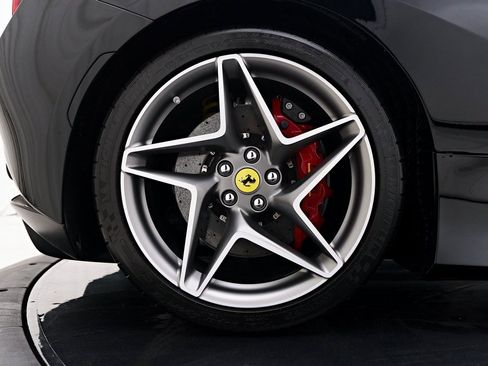 Used 2022 Ferrari F8 Tributo image 42