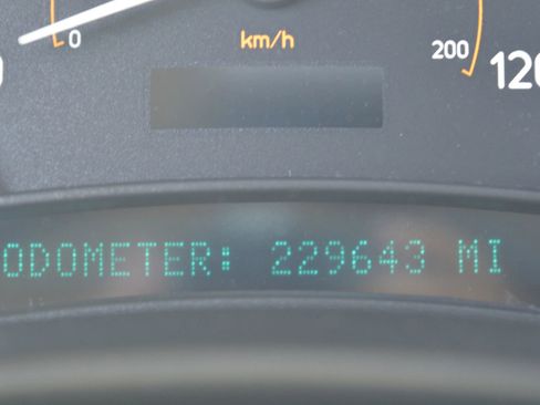 Used 2005 HUMMER H2 w/ Preferred Equipment Group AWD/4WD image 28