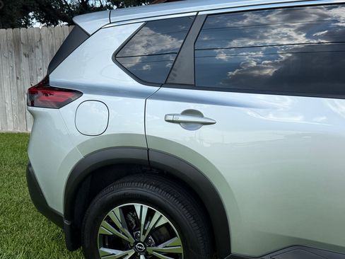 Used 2023 Nissan Rogue SV image 39